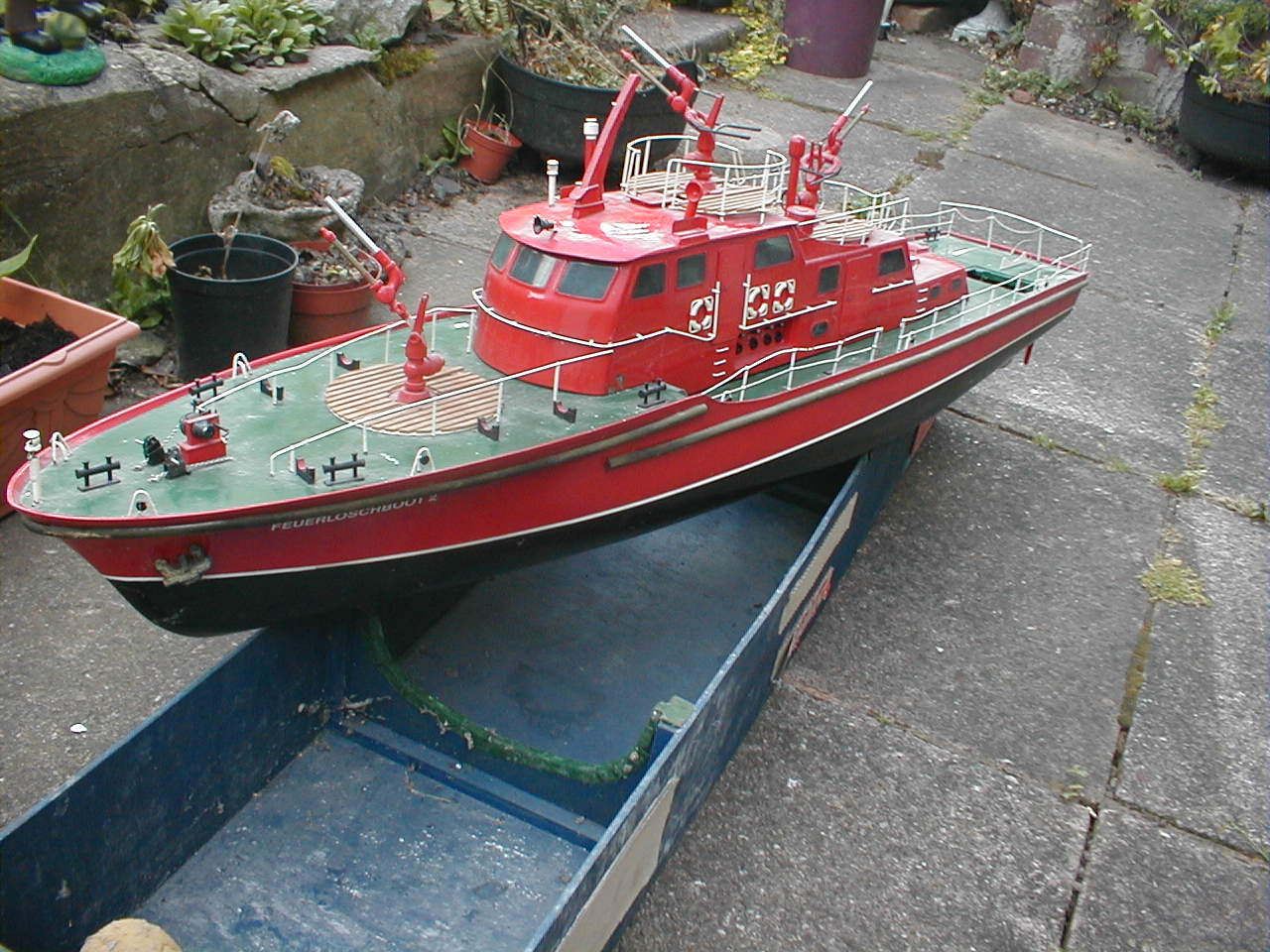 Robbe Dusseldorf Fireboat | My R-C Model Boat Site