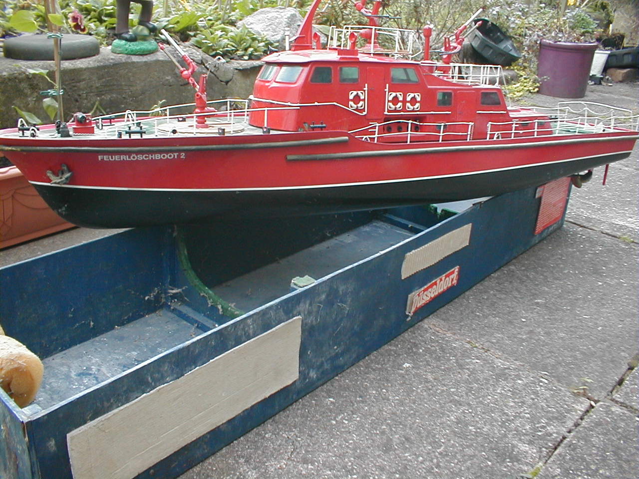 Robbe Dusseldorf Fireboat My R-C Model Boat Site